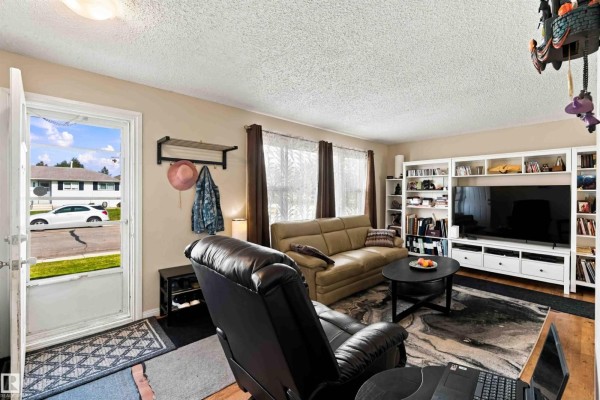 Family room - 5803 52 Av, Redwater, AB T0A2W0 Photo 4