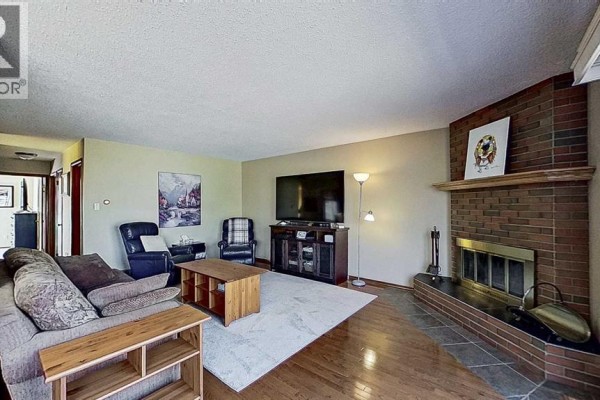 Bedroom - 5803 Dalgleish Road Nw, Calgary, AB T3A1K4 Photo 5