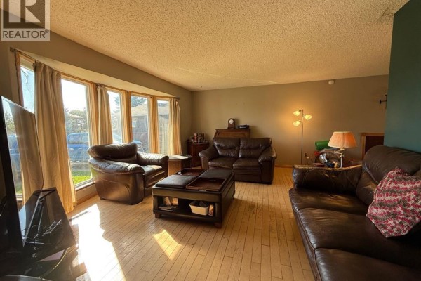 5804 48a Street, High Prairie, AB, photo 3