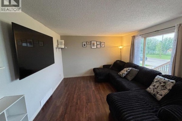 3pc Bathroom - 5804 48th Street, High Prairie, AB T0G1E0 Photo 5