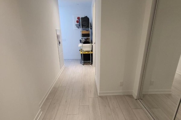 Kitchen - 5807 - 950 Portage Parkway, Vaughan, ON L4K0J7 Photo 3
