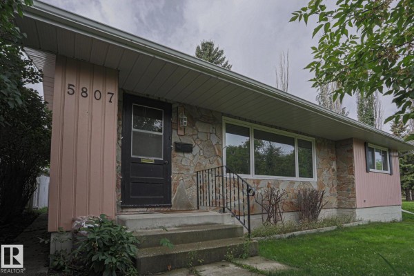Kitchen - 5807 48b Av, Camrose, AB T4V0L9 Photo 3
