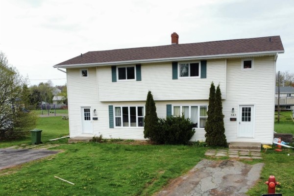 Bath (# pieces 1-6) - 581-583 Queen Street, Charlottetown, PE C1A9C8 Photo 4