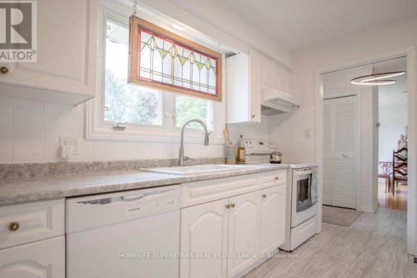 Primary Bedroom - 581 Arnhem Drive, Oshawa, ON L1G2J7 Photo 4