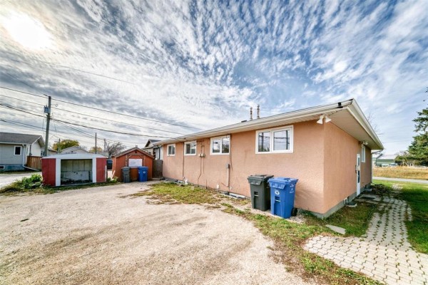 Eat in kitchen - 581 Gateway Road, Winnipeg, MB R2K2X6 Photo 3