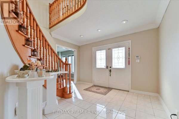 Kitchen - 581 Wycliffe Avenue, Vaughan, ON L4L8S8 Photo 3