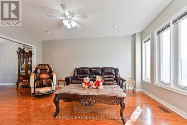 Eating area - 581 Wycliffe Avenue, Vaughan, ON L4L8S8 Photo 4