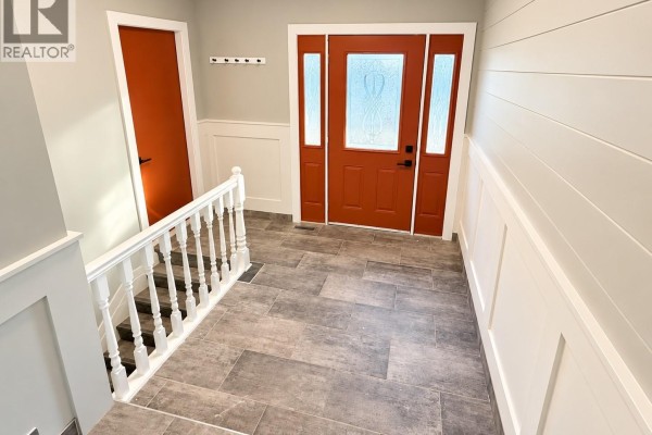 Foyer - 5810 Sherwood Drive, Regina, SK S4T6Y7 Photo 4