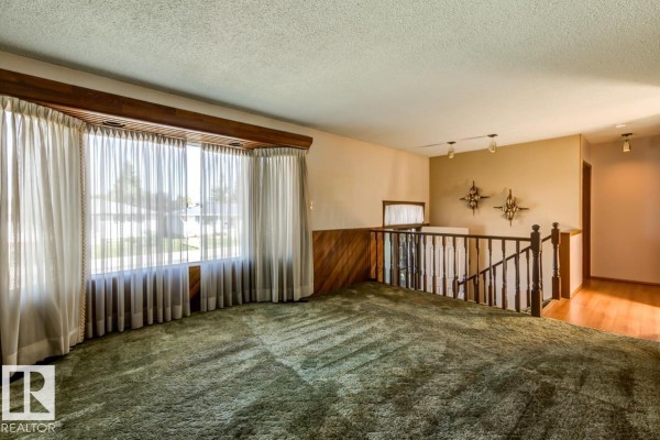 Kitchen - 5811 92 Av Nw, Edmonton, AB T6B2G9 Photo 3
