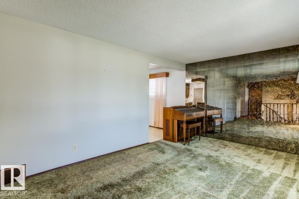 Bedroom 2 - 5811 92 Av Nw, Edmonton, AB T6B2G9 Photo 5