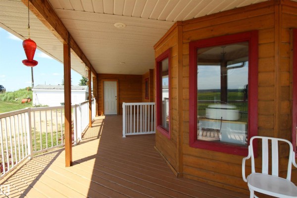 Den - 58113 Rge Rd 65, Rural Lac Ste  Anne County, AB T0E2A0 Photo 4