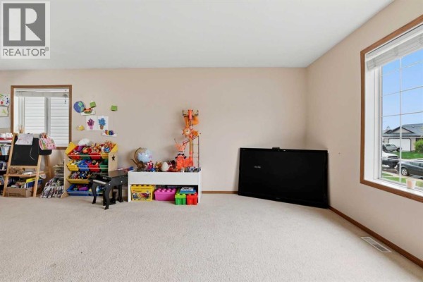 Primary Bedroom - 5812 70 Avenue Close, Rocky Mountain House, AB T4T1V8 Photo 4