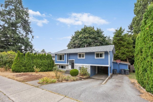 5813 180 Street, Surrey, BC V3S4L2 Photo 2