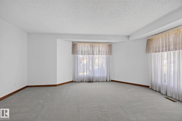 Primary Bedroom - 5814 181 St Nw, Edmonton, AB T6M1V7 Photo 5