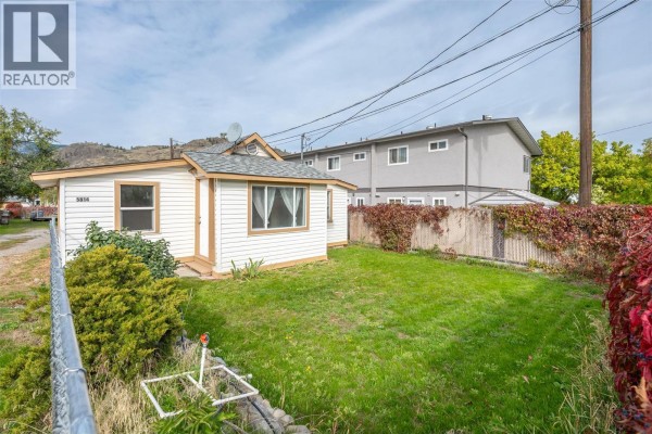 Kitchen - 5814 Main Street, Oliver, BC V0H1T9 Photo 4