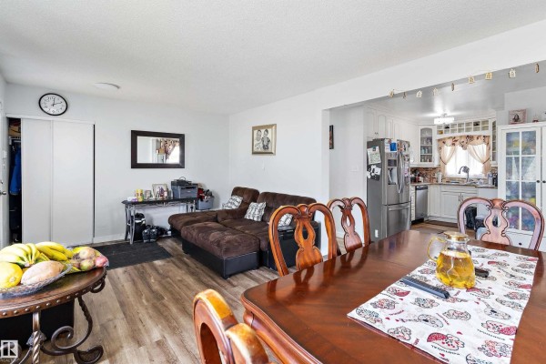 Bedroom 4 - 5815 136 Av Nw, Edmonton, AB T5A0N4 Photo 4