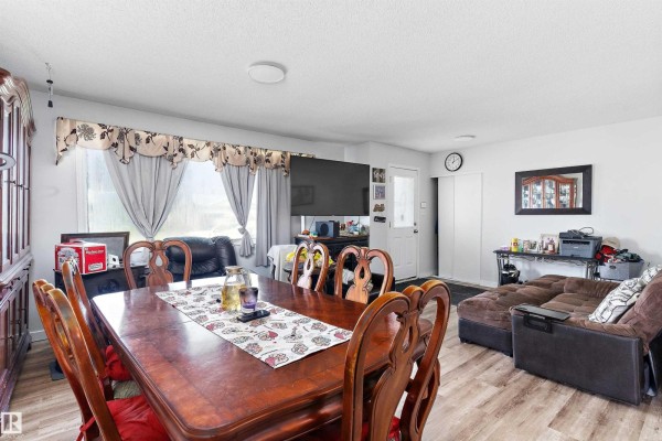 Bedroom 5 - 5815 136 Av Nw, Edmonton, AB T5A0N4 Photo 5