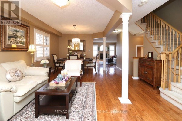 Family room - 5817 Questman Hollow, Mississauga, ON L5M6N8 Photo 4