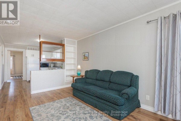 Bedroom 2 - 581a Banner Avenue, North Bay, ON P1A1X7 Photo 2