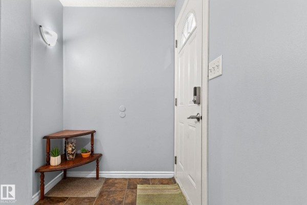 Primary Bedroom - 582 Lakewood Rd N Nw, Edmonton, AB T6K3Y1 Photo 4