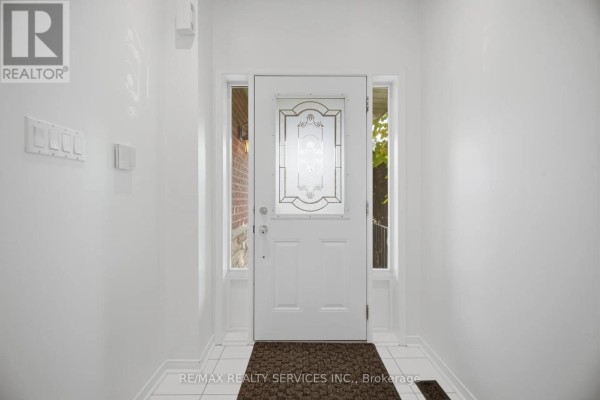 Bedroom - 582 Plantation Gate, Newmarket, ON L3X2C2 Photo 5