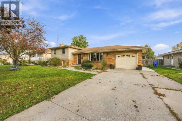 4pc Ensuite bath - 582 Sandra Crescent, Wallaceburg, ON N8A2C6 Photo 2