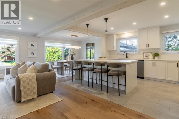 582 Strathcona Court, Milton