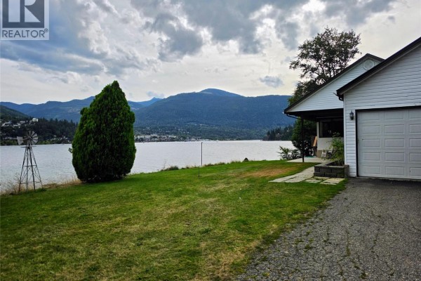 Family room - 582 Valhalla Road, Nelson, BC V1L6M6 Photo 2
