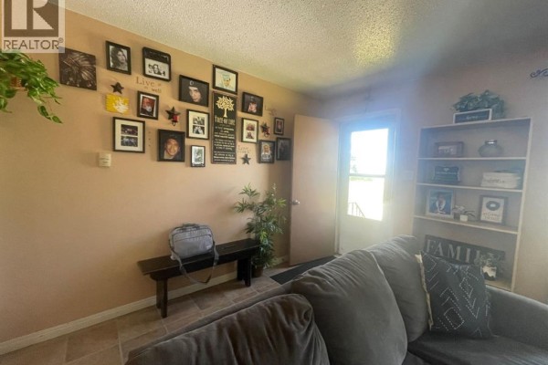 5820 48th Street, High Prairie, AB, photo 3