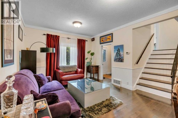 Foyer - 5820 Bowwater Crescent Nw, Calgary, AB T3B2E2 Photo 5