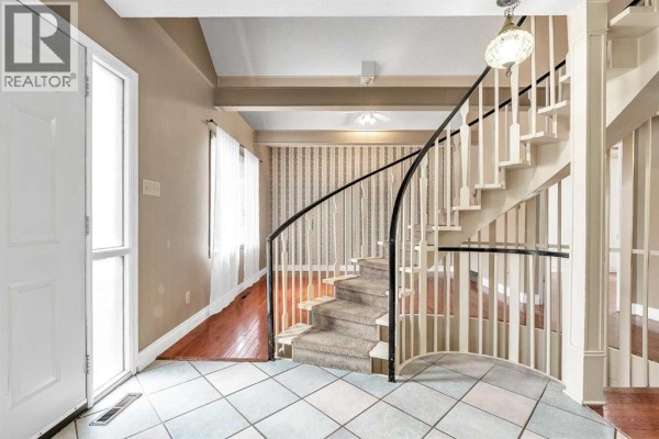 Living room - 5820 Dalmead Crescent Nw, Calgary, AB T3A1E6 Photo 3