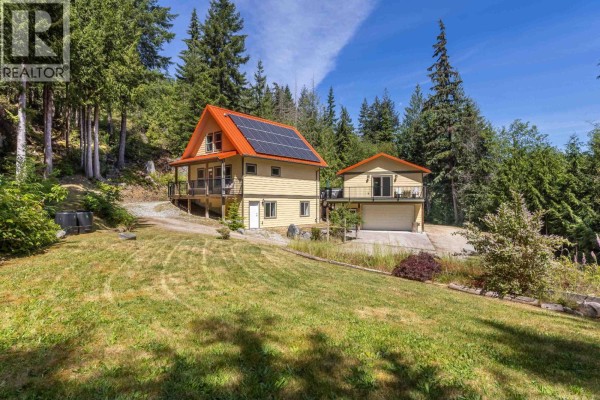 5823 Leaning Tree Road, Halfmoon Bay, BC V7Z1C2 Photo 4