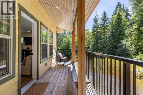 5823 Leaning Tree Road, Halfmoon Bay, BC V7Z1C2 Photo 5
