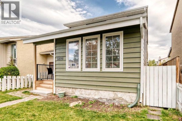 Kitchen - 5824 22 Avenue Ne, Calgary, AB T1Y4P7 Photo 4
