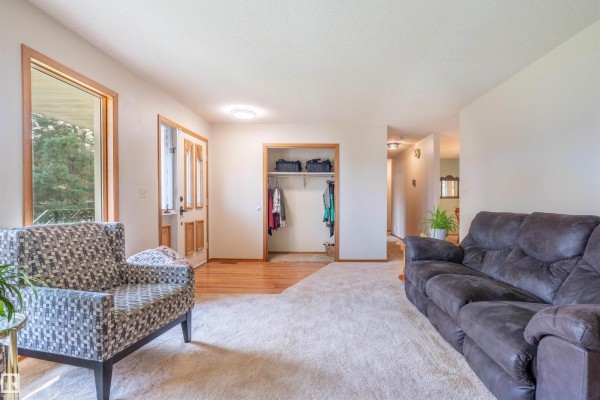 Kitchen - 5825 52 St, Wetaskiwin, AB T9A2W5 Photo 3