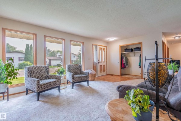 Family room - 5825 52 St, Wetaskiwin, AB T9A2W5 Photo 4