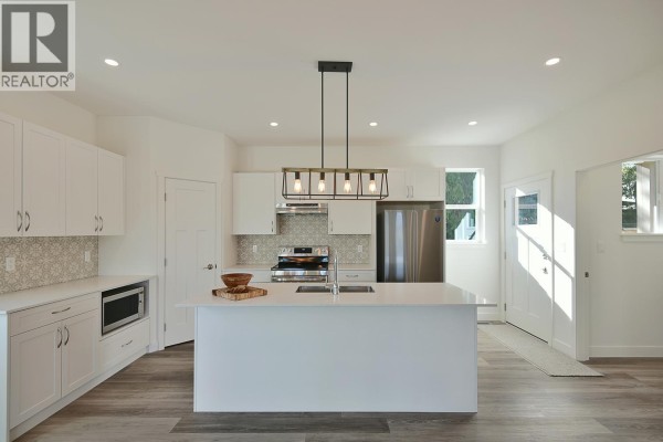 5825 Trail Avenue, Sechelt