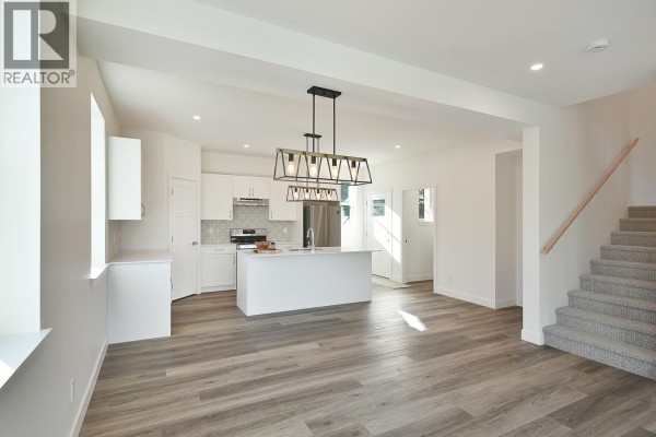 5825 Trail Avenue, Sechelt, BC V7Z0K5 Photo 5