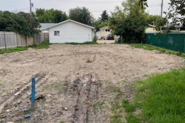 5827 60 Street, Red Deer, AB, photo 2