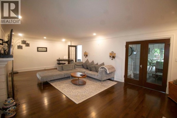 5829 Dunbar Street, Vancouver, BC V6N1W8 Photo 4