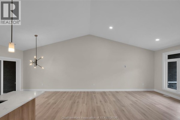 3pc Ensuite bath - 583 Keil Trail North, Chatham, ON N7L0G8 Photo 4