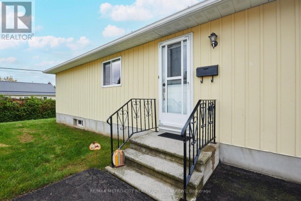 583 King Street, Renfrew, ON K7V1E8 Photo 4