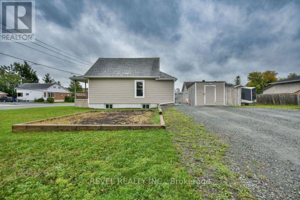 Family room - 583 Maclean Drive, Timmins, ON P4N4W9 Photo 2