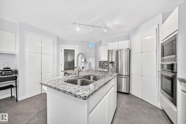 Den - 5830 181 St Nw, Edmonton, AB T6M1V6 Photo 5