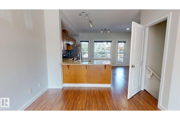 Family room - 5833 Mullen Pl Nw, Edmonton, AB T6R0T5 Photo 4