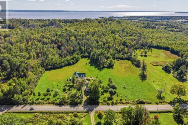 Dining nook - 5834 Highway 2, Bass River, NS B0M1B0 Photo 4