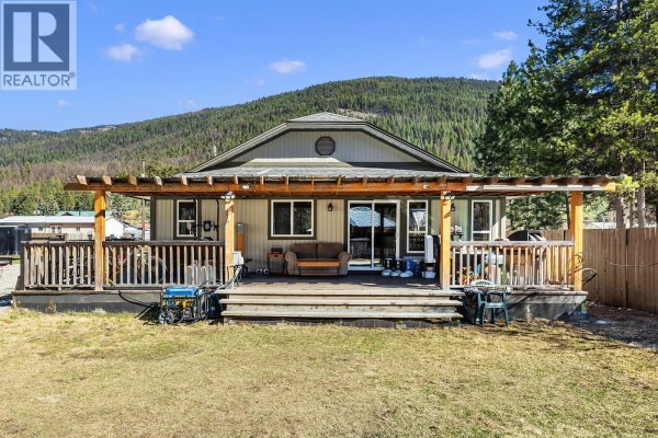 Laundry room - 5835 3rd Street, Beaverdell, BC V0H1A0 Photo 3