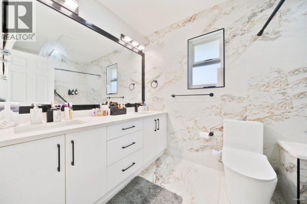 5835 Crescent Drive, Delta, BC, photo 2