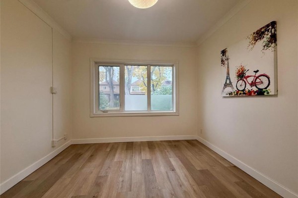 Living room - 584 Machray Avenue, Winnipeg, MB R2W1A9 Photo 5