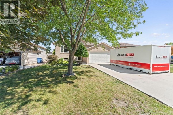 Laundry room - 584 Pettypiece Drive, Amherstburg, ON N9V4C9 Photo 3